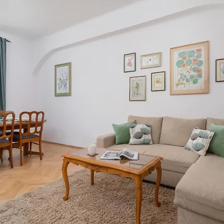 Spacious Retro In The Center Of Cracow By Renters Daire *