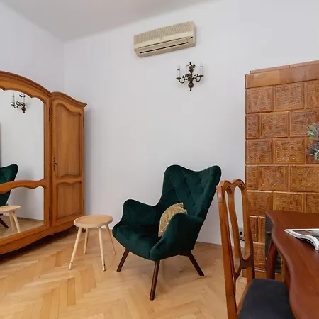 Daire Spacious Retro In The Center Of Cracow By Renters