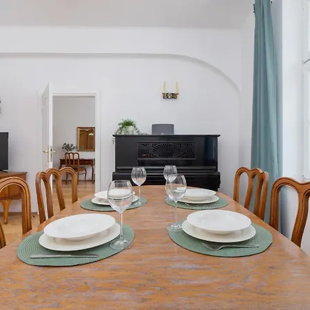 Daire Spacious Retro In The Center Of Cracow By Renters Krakow