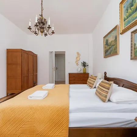 Daire Spacious Retro In The Center Of Cracow By Renters Krakow