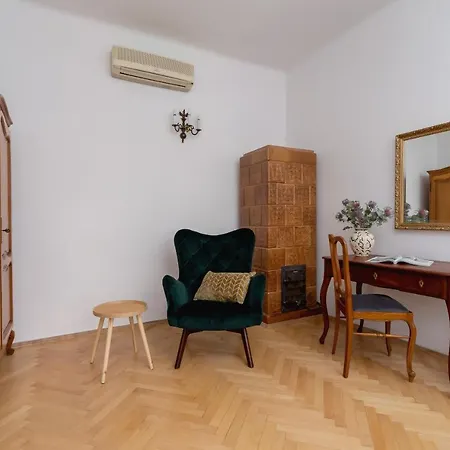 Spacious Retro In The Center Of Cracow By Renters Apartmán Krakov