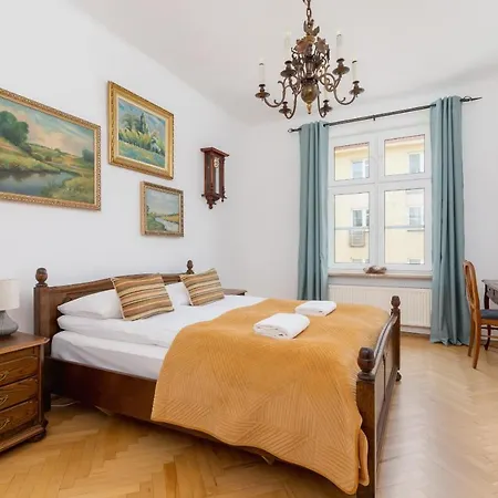 Spacious Retro In The Center Of Cracow By Renters Apartment Krakau