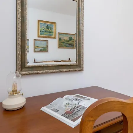 Spacious Retro In The Center Of Cracow By Renters Krakau