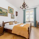 Spacious Retro In The Center Of Cracow By Renters Daire Krakow