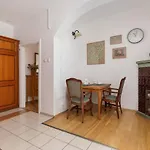 Spacious Retro In The Center Of Cracow By Renters Daire *