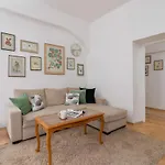 Daire Spacious Retro In The Center Of Cracow By Renters Krakow