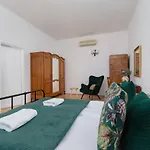 Daire Spacious Retro In The Center Of Cracow By Renters Krakow